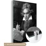 MuchoWow® Glasbilder - Bilder auf Wandbild - Foto auf Glas Porträt von Beethoven mit Notenblatt - schwarz-weiß 60x80 cm Wanddekoration aus Glas - Acrylglasbild - Acrylbilder - Foto