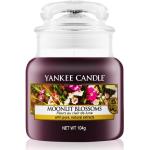 Lavendelfarbene Yankee Candle Kerzen Blumen 